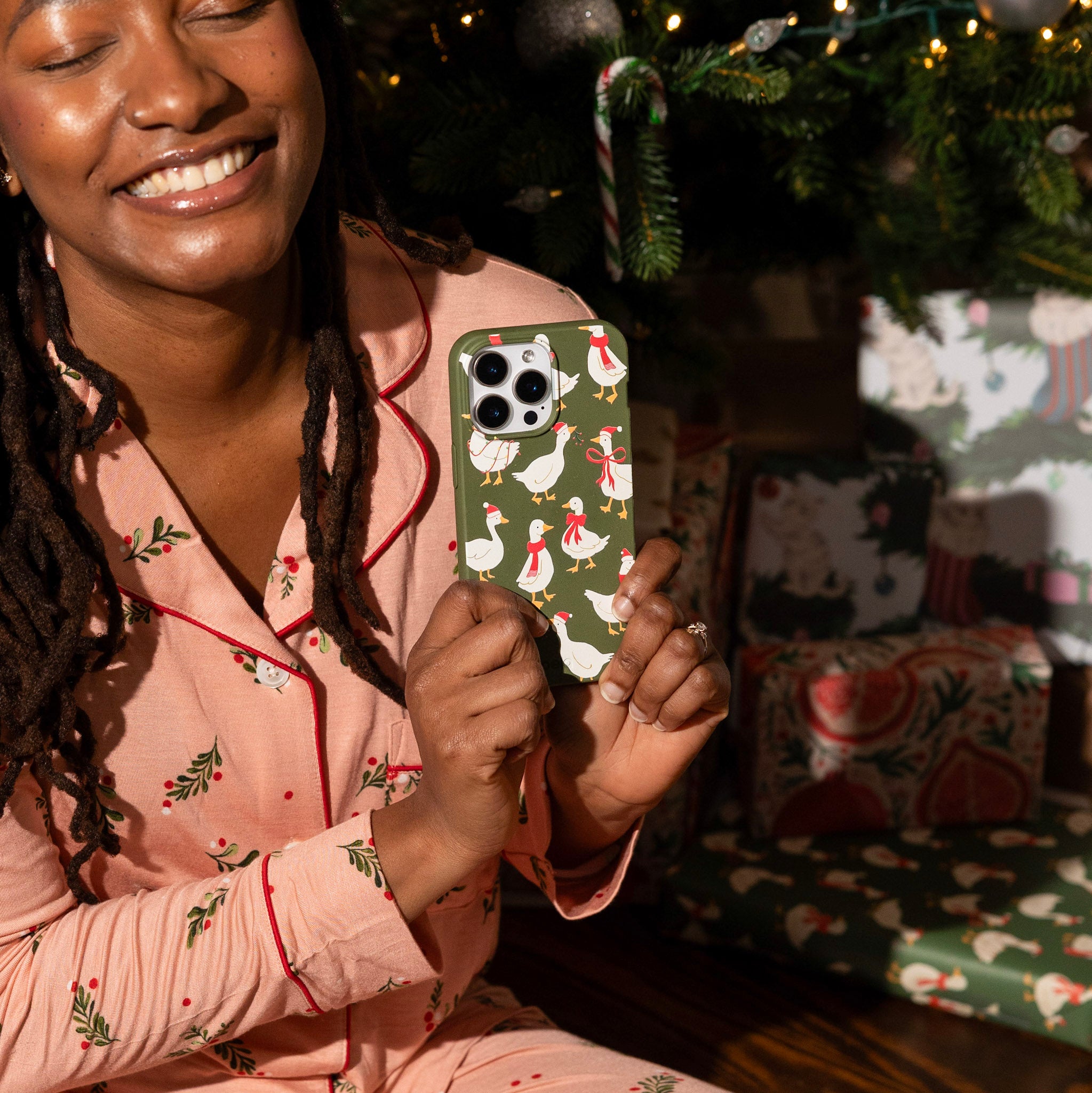 DUCK-THE-HALLS_IP14PLUS_ForestFloor