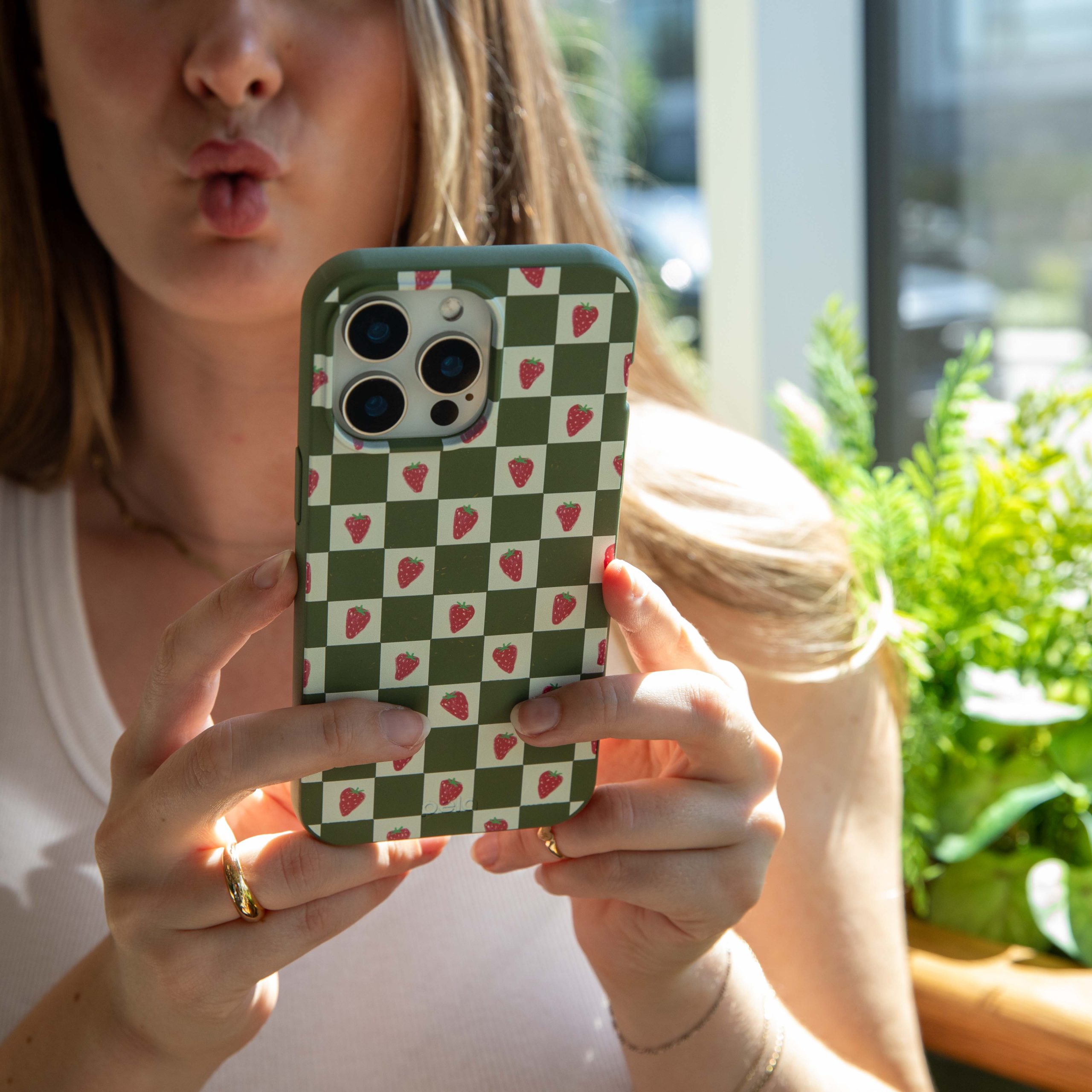 STRAWBERRY-FIELD_PX8A_ForestFloor