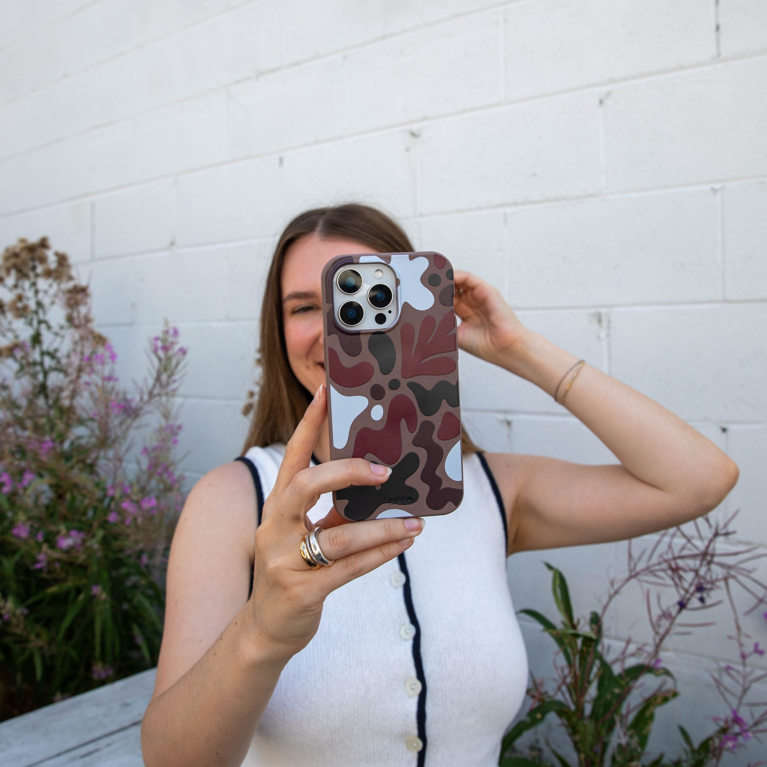 EARTHY-CURVES_IP14PLUS_ChocolateBrown