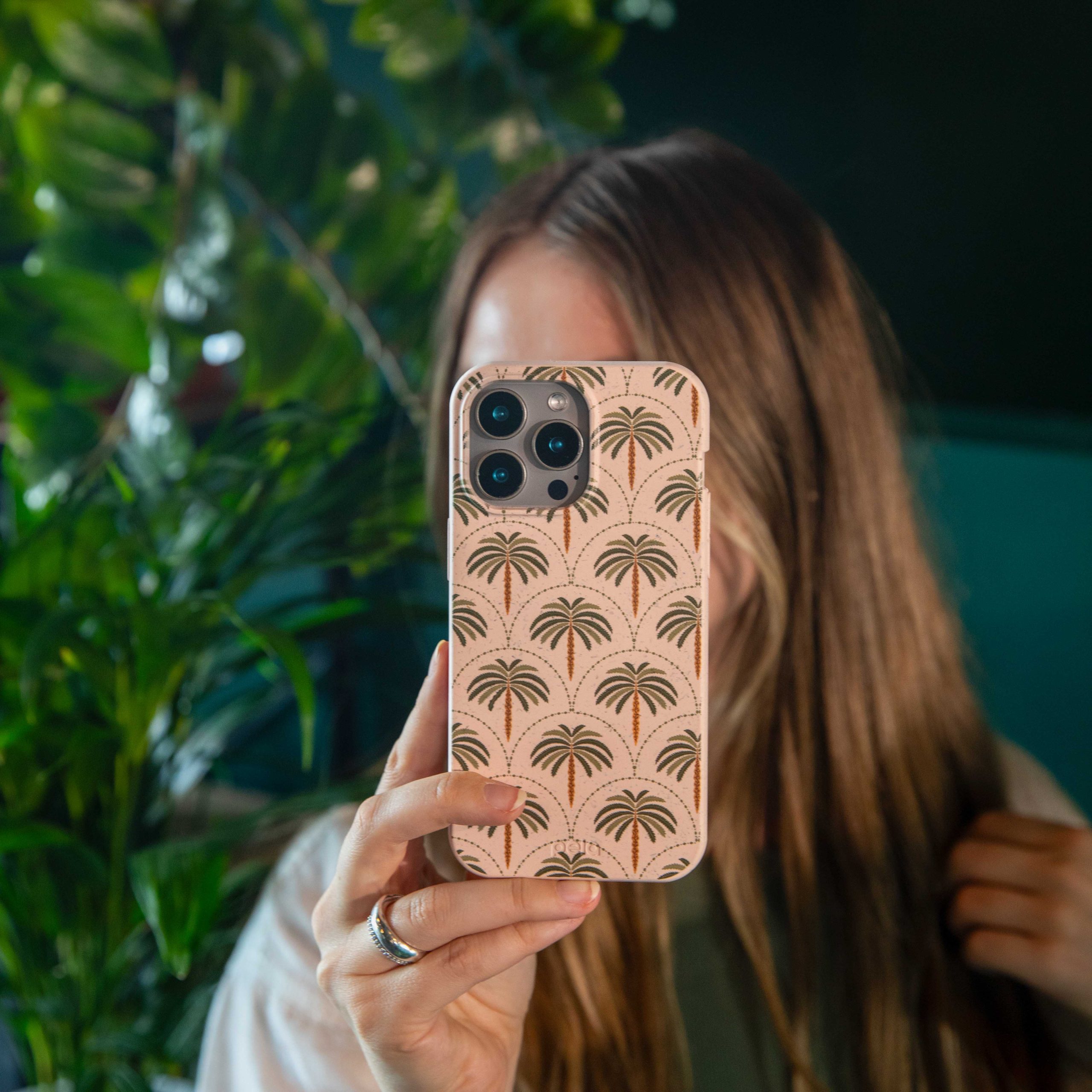 PALM-REVERIE_S23PLUS_Seashell