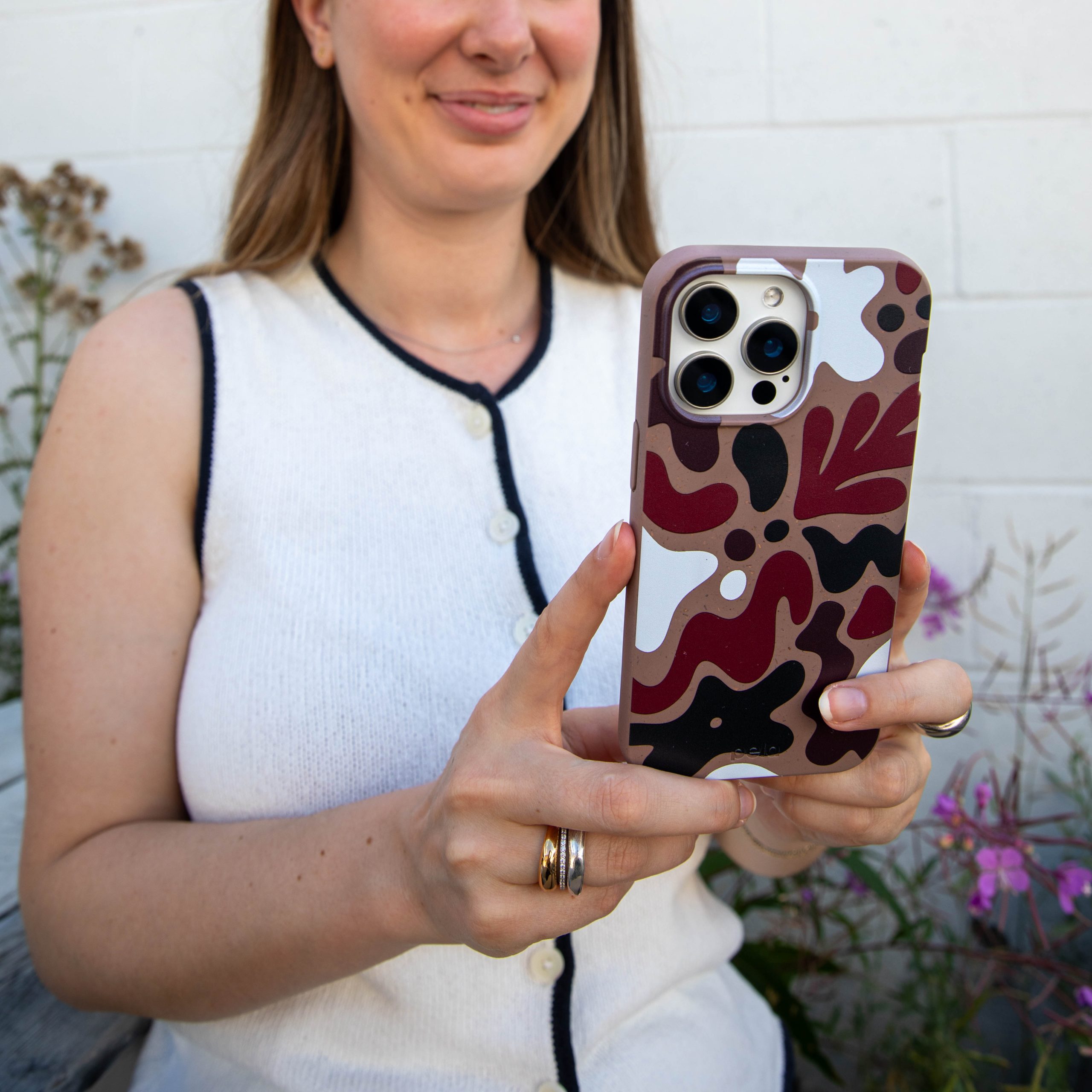 EARTHY-CURVES_IP11P_ChocolateBrown