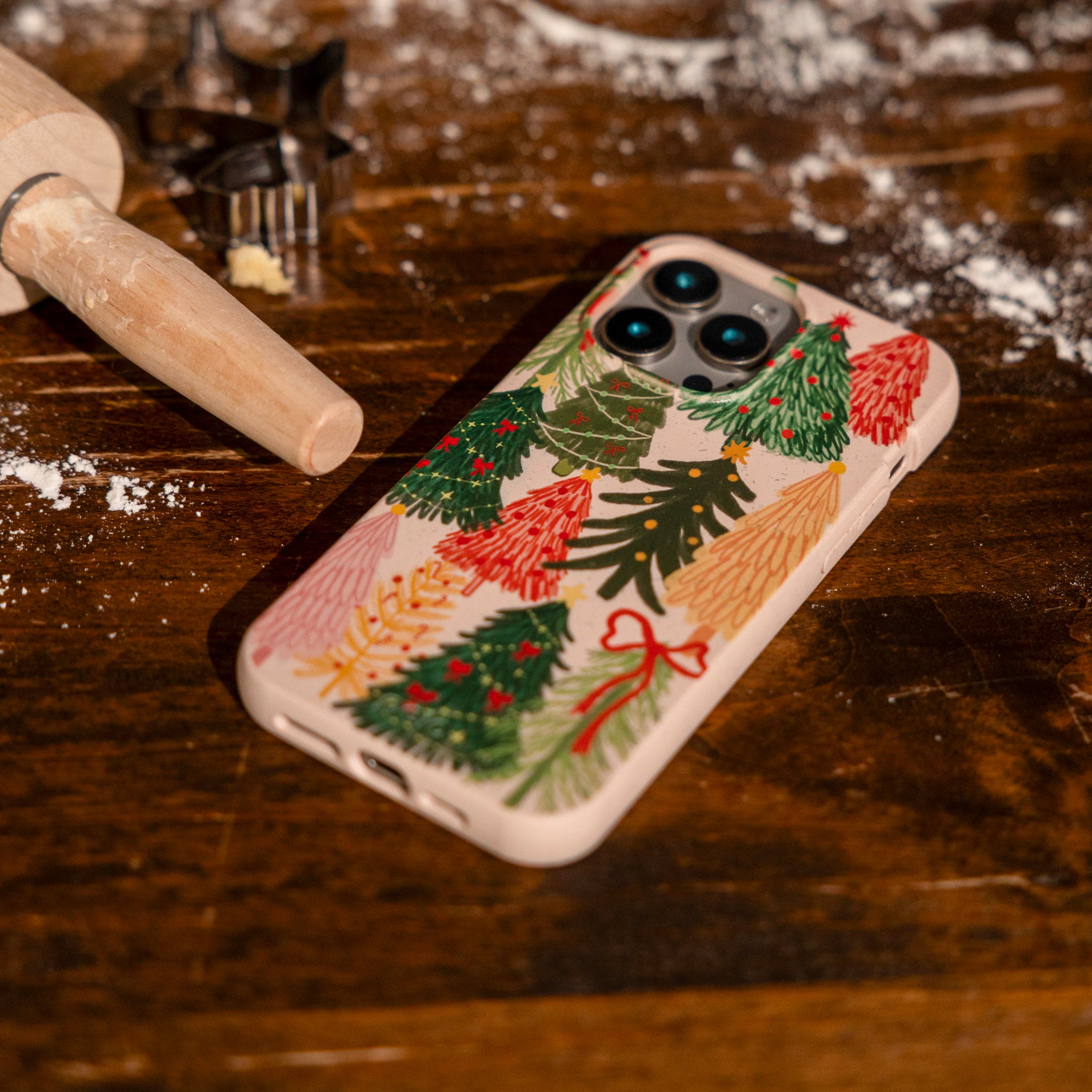 FESTIVE-TREES_S23PLUS_Seashell