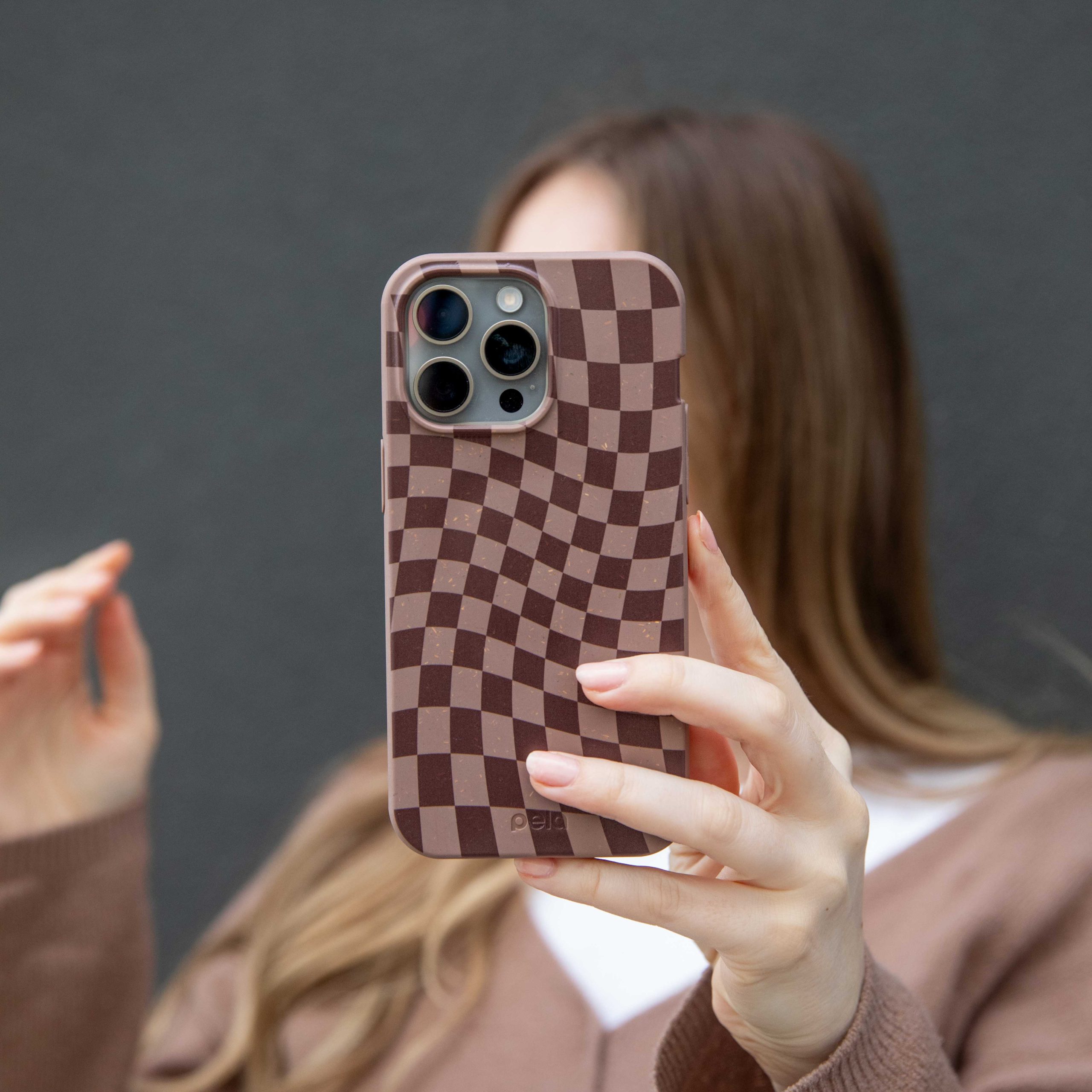 CAFE-CHECK_IP11P_ChocolateBrown