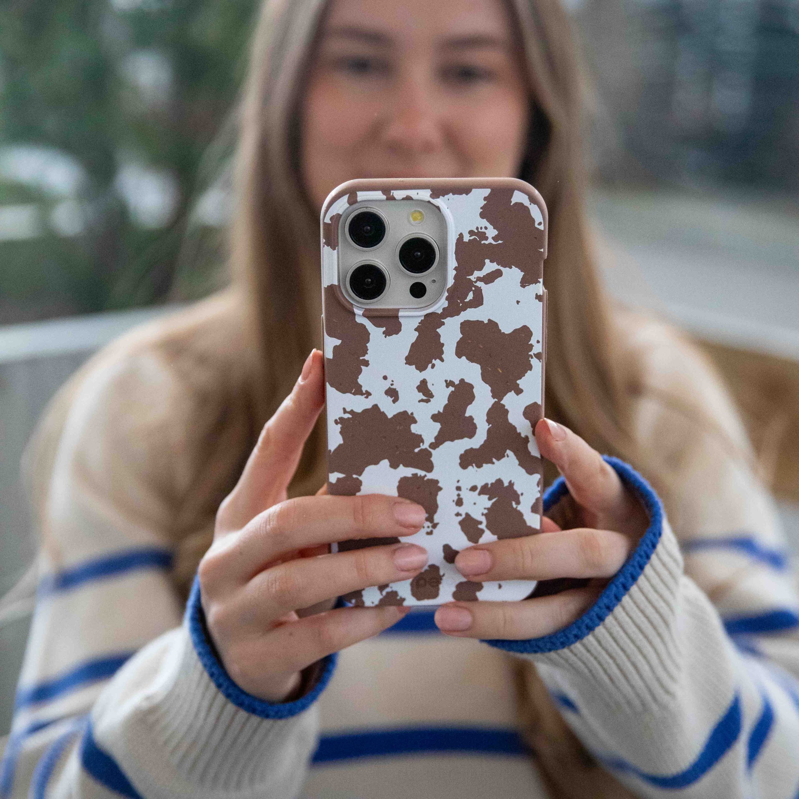 COW-COUTURE_IPXR_ChocolateBrown