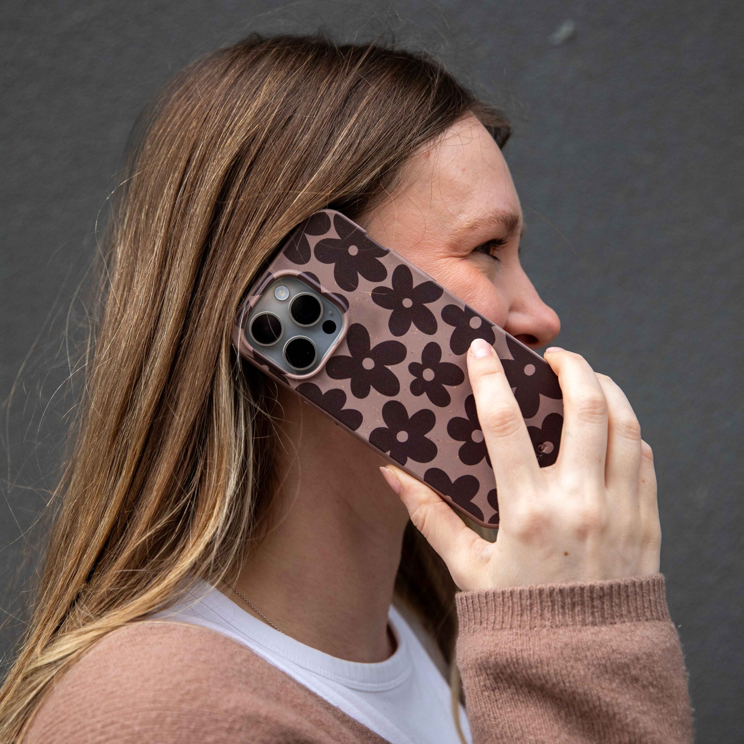 EARTHY-BLOOMS_IP11P_ChocolateBrown