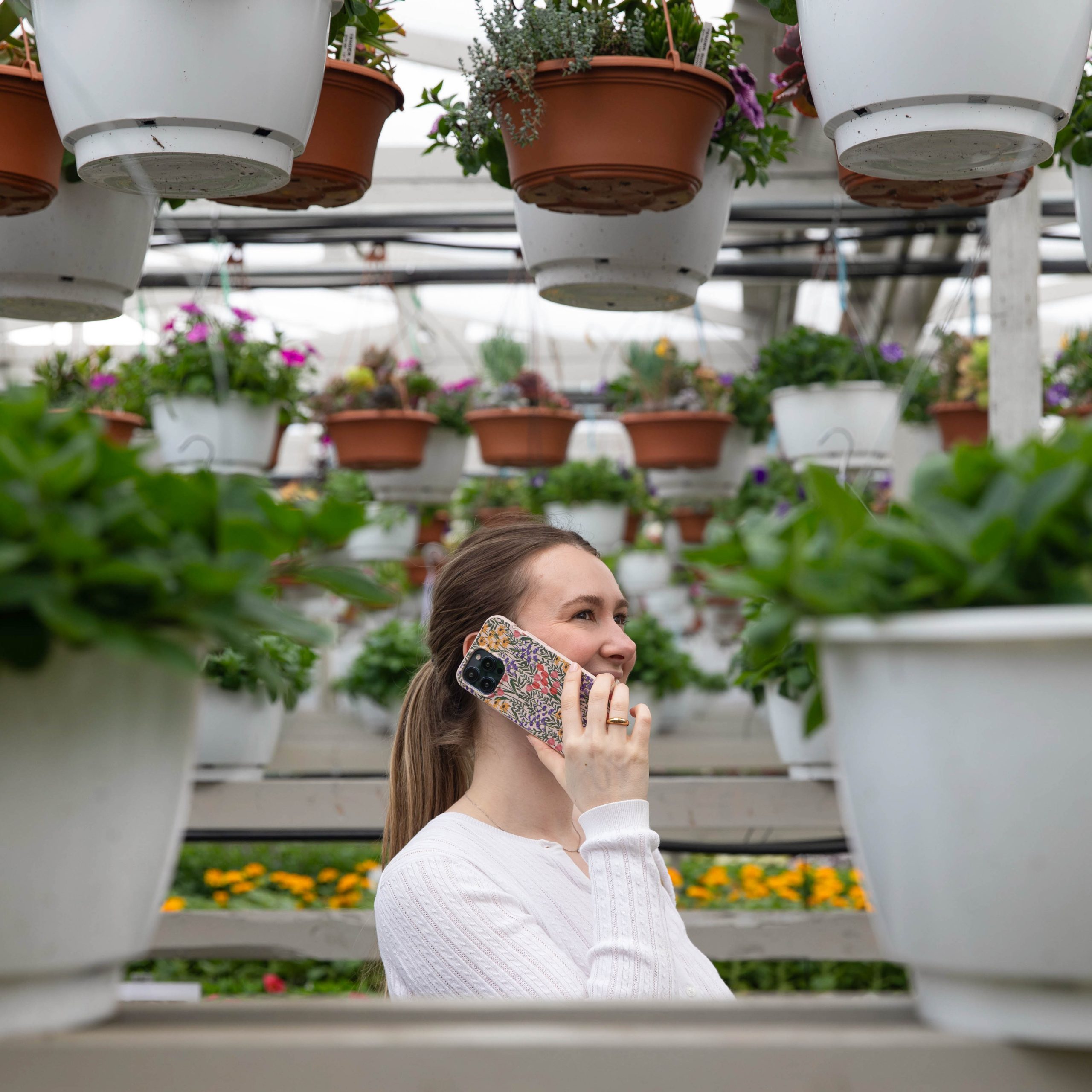 FLOWER-FIELD_IP14PLUS_Seashell