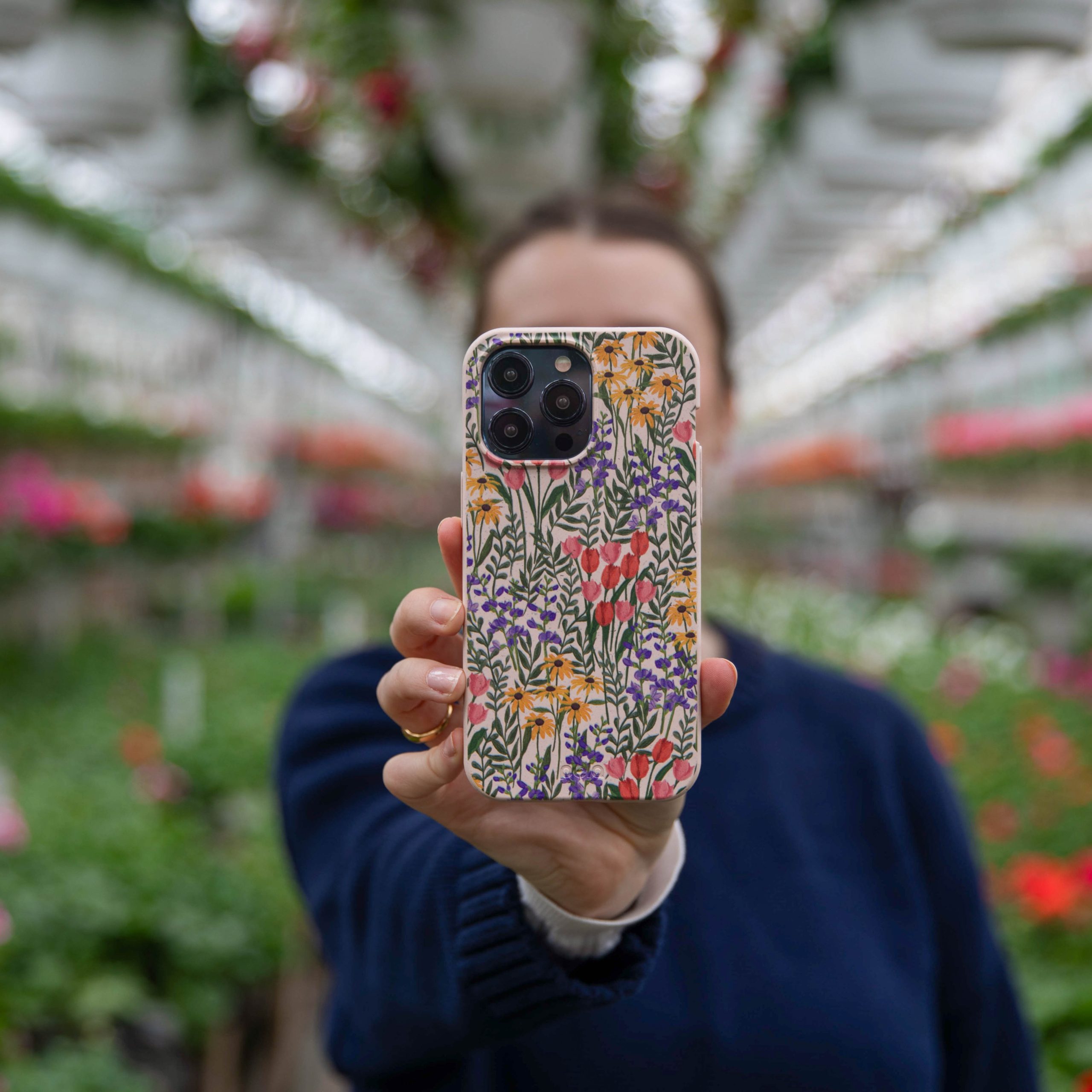 FLOWER-FIELD_S23PLUS_Seashell