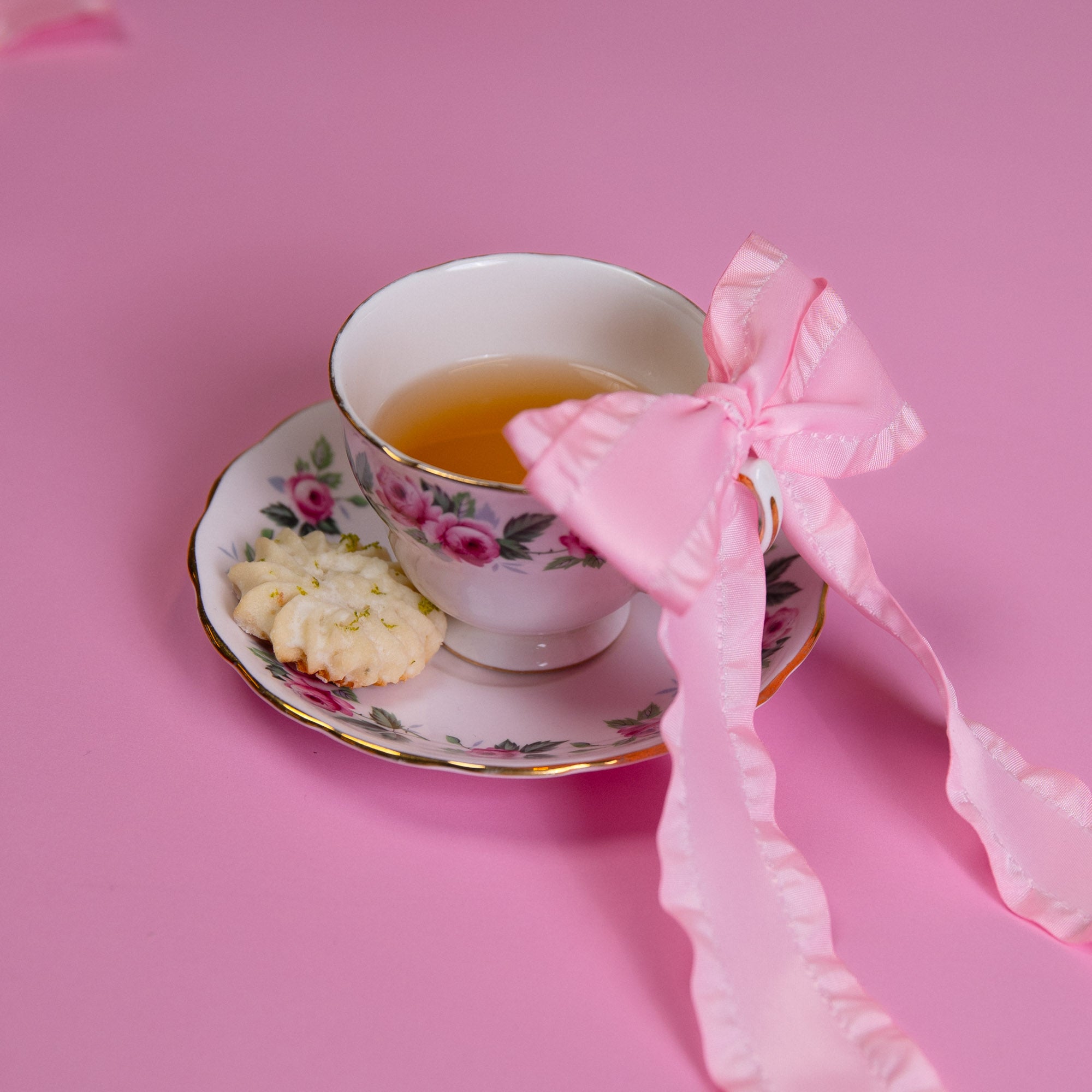 ROSES-AND-BOWS_IP15P_Seashell