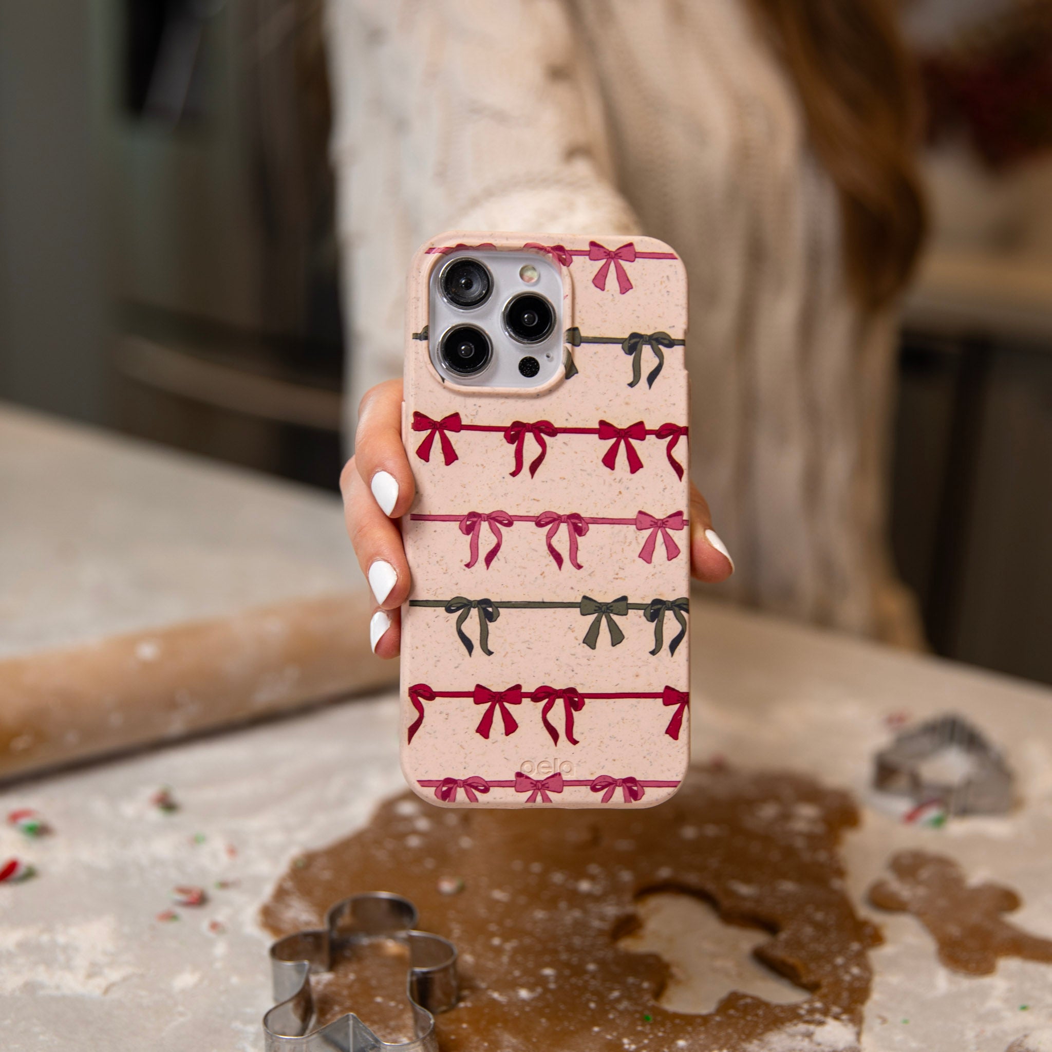 HOLIDAY-BOWS_IP14PLUS_Seashell