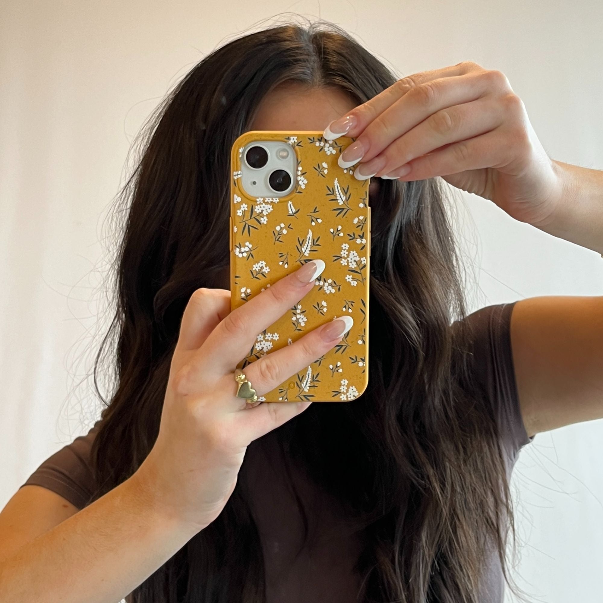 WHITE-POSIES_IP14PMAX_Honey