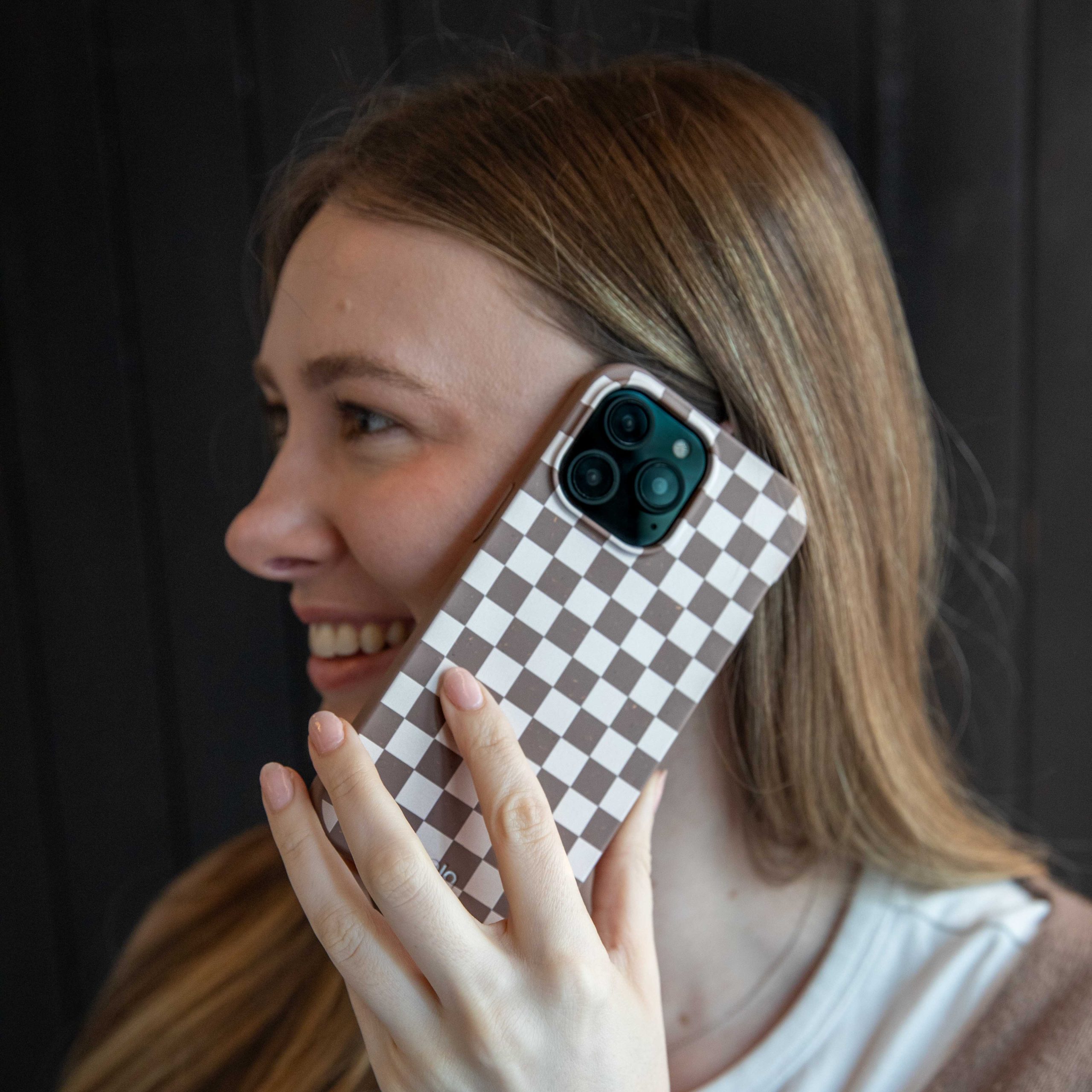 LATTE-CHECK_IP7_ChocolateBrown