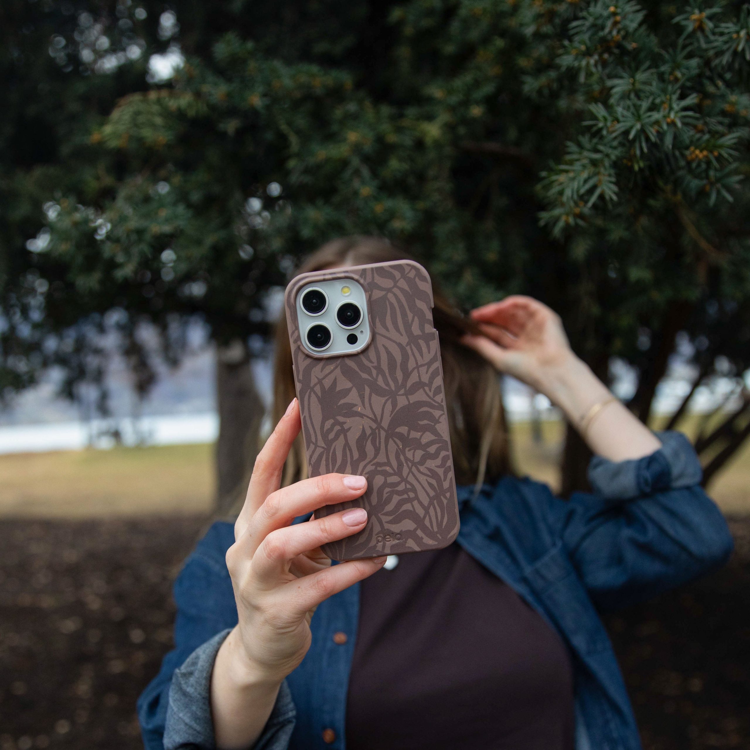 RUSTIC-LEAVES_S24ULTRA_ChocolateBrown