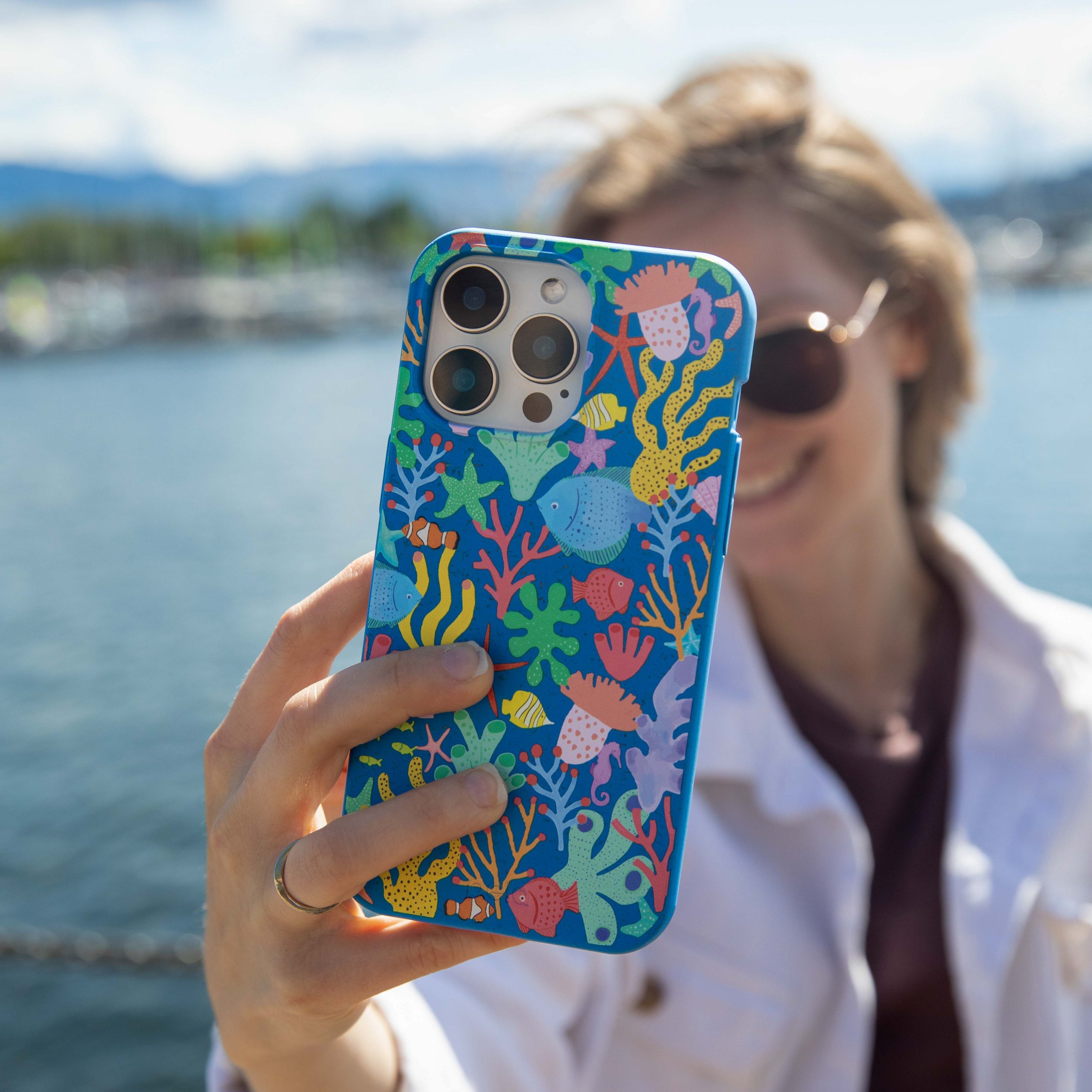 UNDERWATER-BLOOMS_IP7_ElectricBlue