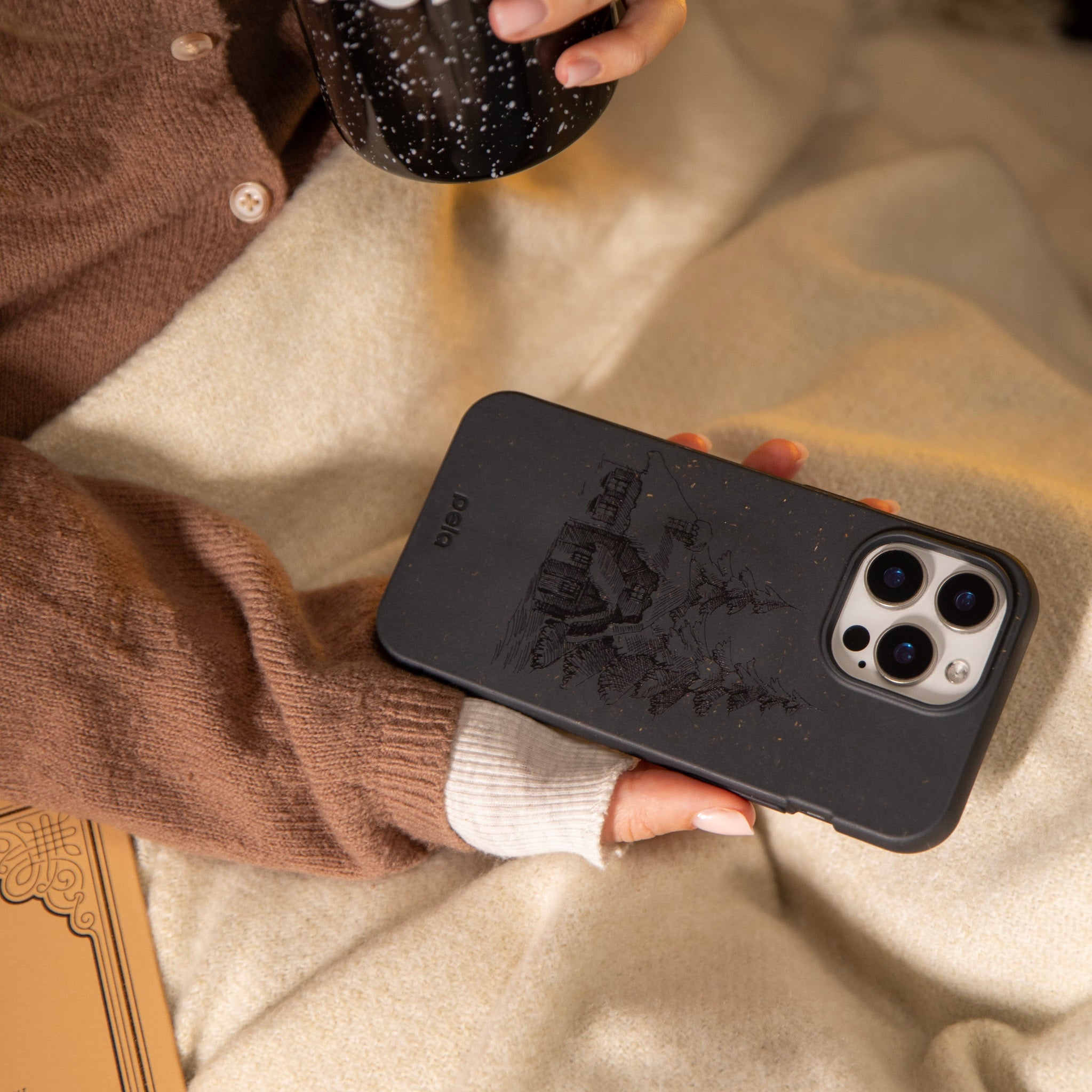 LONE-CABIN_IP13MINI_Black